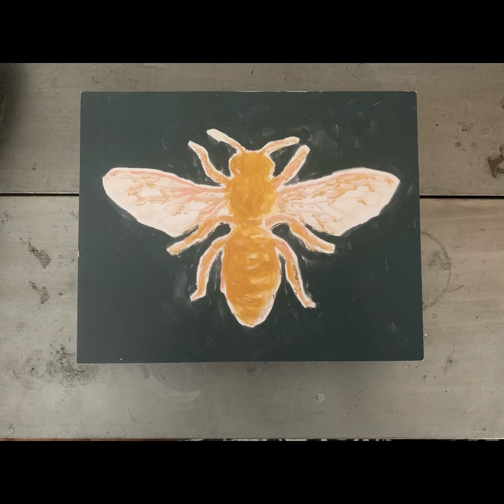 8x10 bug decor 🐝